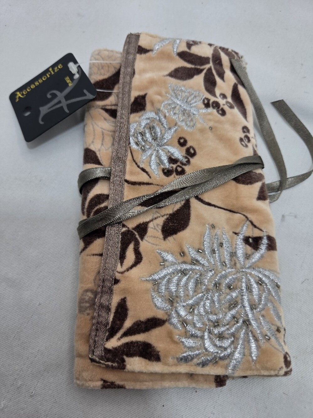 ✨ NWT Accessorize Velvet Embroidered Jewelry Roll Travel Organizer ✨